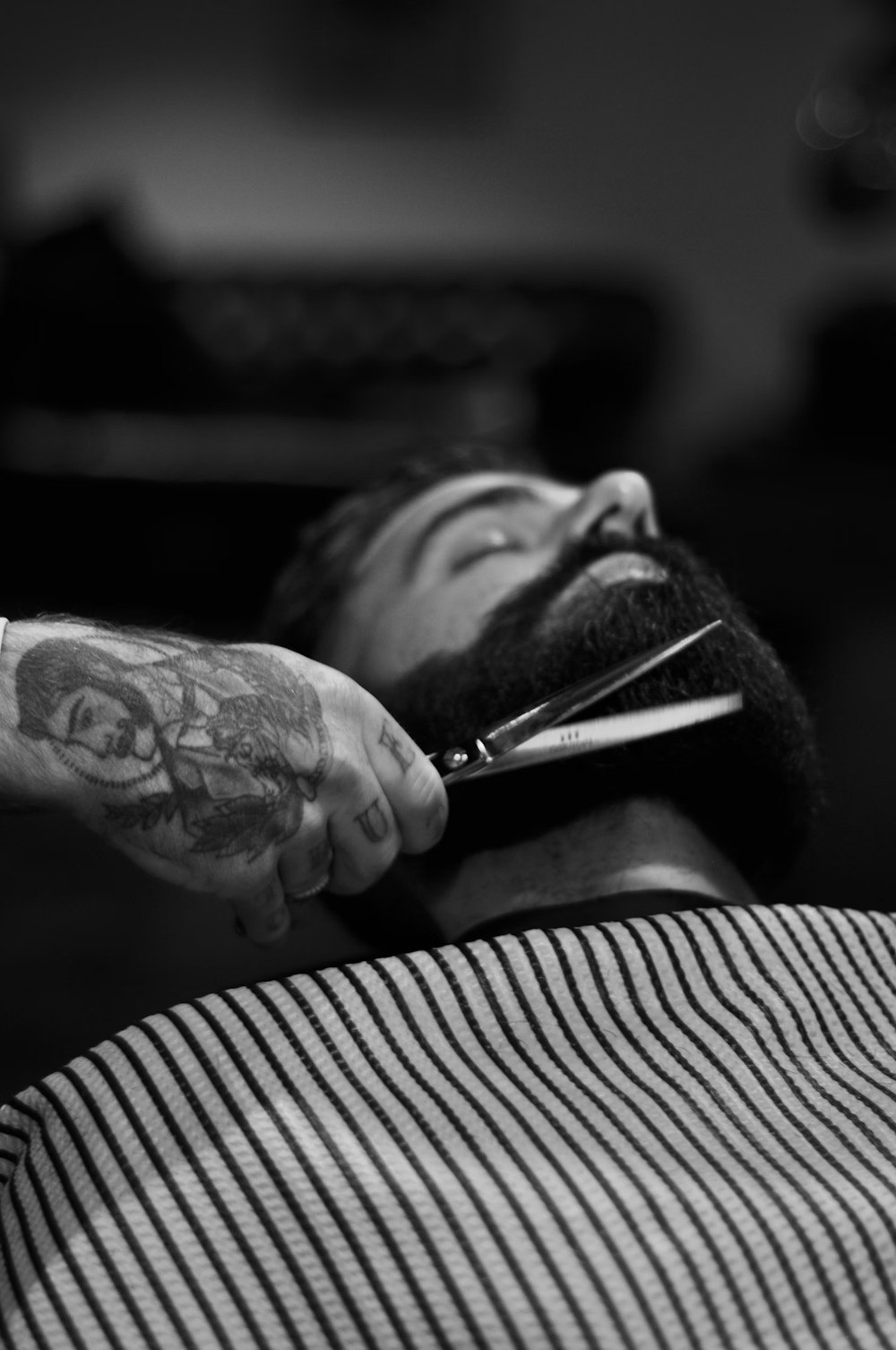 Beard detailing with scissors